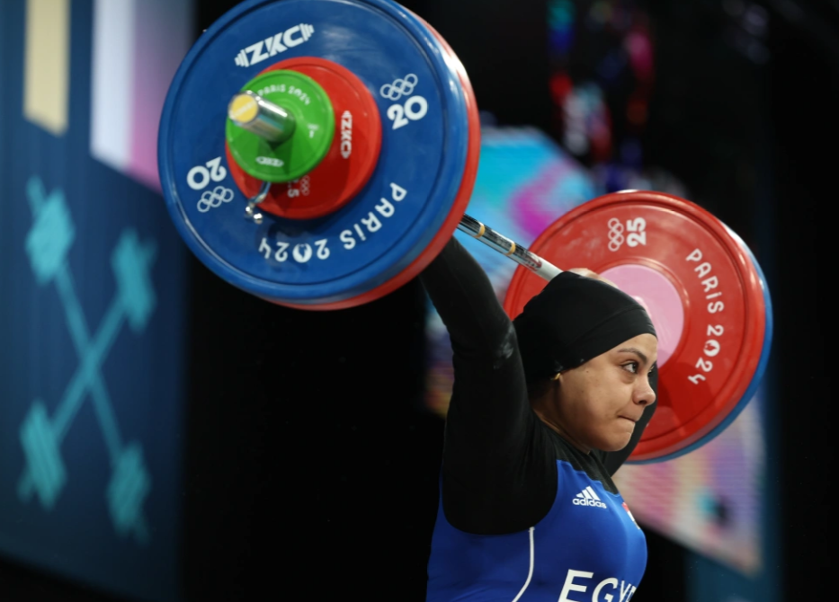 埃及运动员表现卓越，登上领奖台