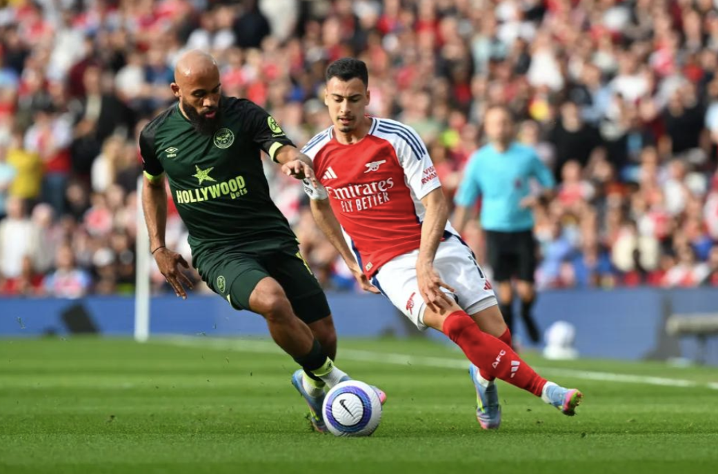 多特蒙德球迷热情呐喊为球队打气