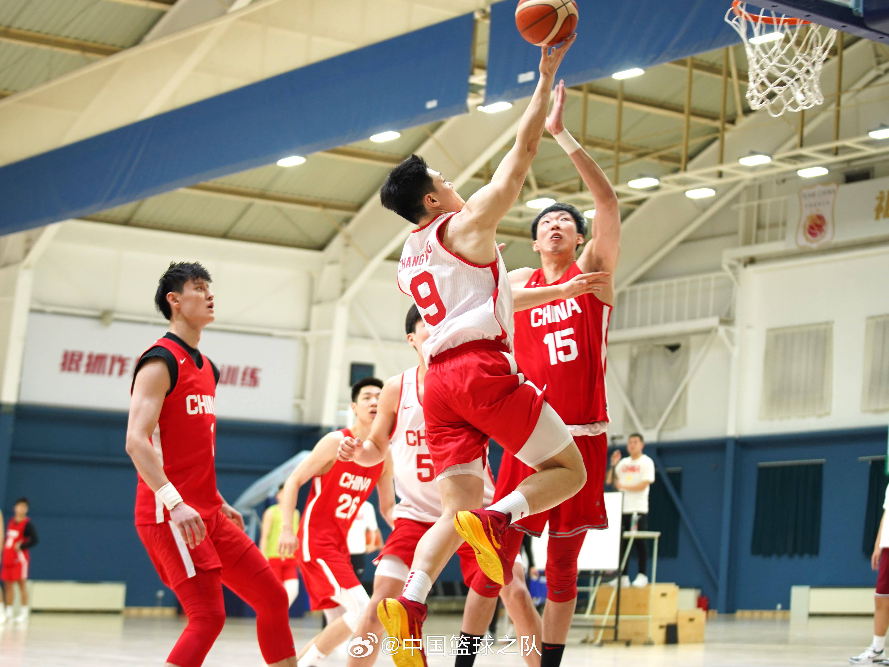 包含国内篮球联赛将开启全新一季，球迷热情高涨的词条