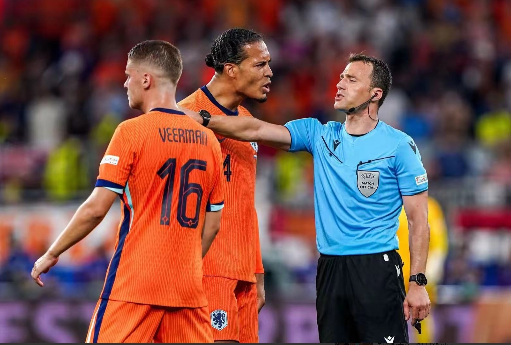 三亿体育体育app下载-荷兰队成功晋级，与捷克队争夺欧洲杯半决赛席位